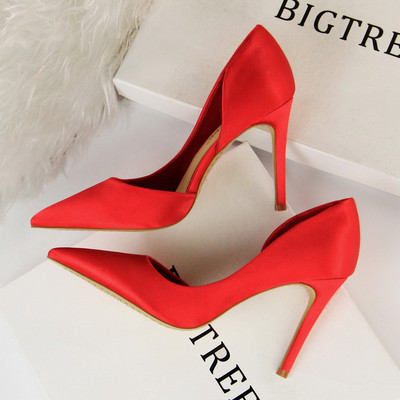 Model nou de pantofi de dama stilati cu toc inalt