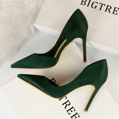 Model nou de pantofi de dama stilati cu toc inalt