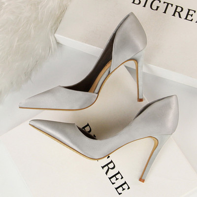 Model nou de pantofi de dama stilati cu toc inalt