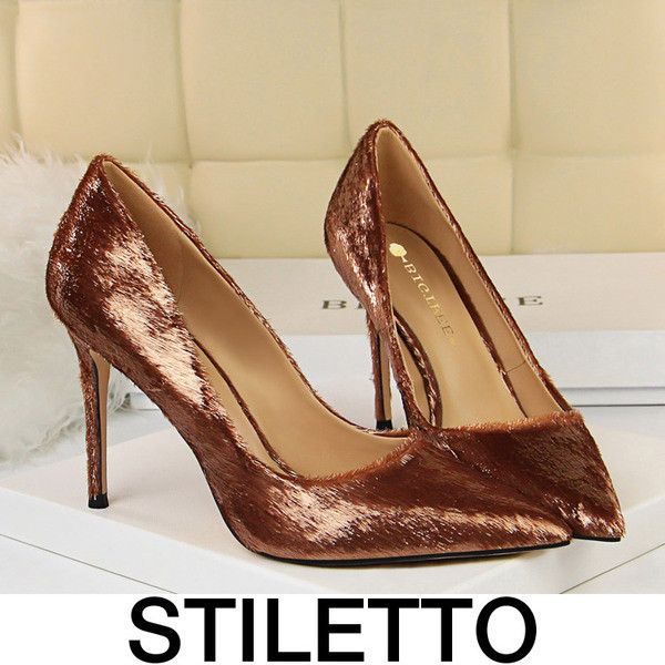 Moderne ženske cipele sa šljokicama