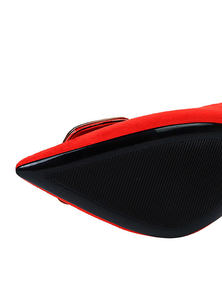 Elegáns női cipő hegyes modell fém díszítéssel és magassarkúval