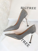 Aktuális csillogó hatású, magassarkú női cipő