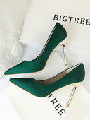 Sieviešu satīna apavu vienkrāsains modelis ar augstiem papēžiem