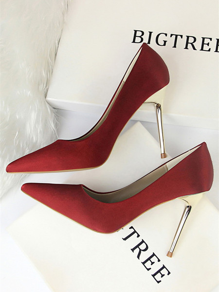 Sieviešu satīna apavu vienkrāsains modelis ar augstiem papēžiem