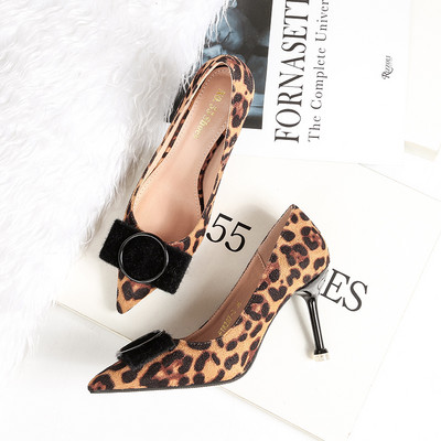 Állatmintás, fém kockás női cipő