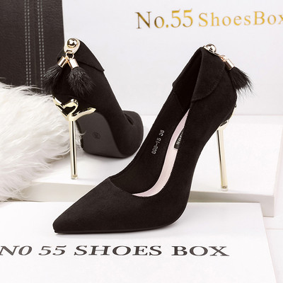 Modern cipő pehely és nem szabványos sarokkal