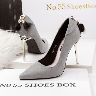 Modern cipő pehely és nem szabványos sarokkal