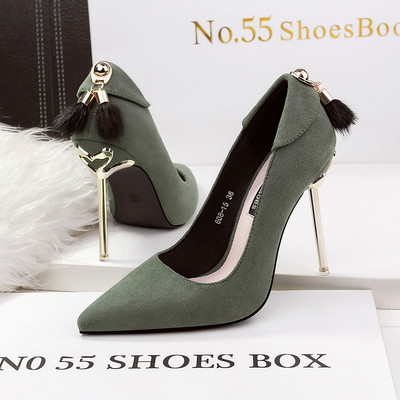 Modern cipő pehely és nem szabványos sarokkal