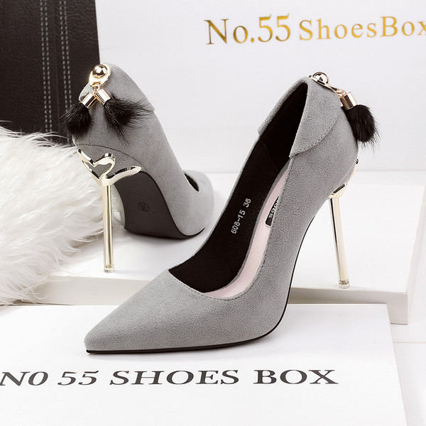 Modern cipő pehely és nem szabványos sarokkal