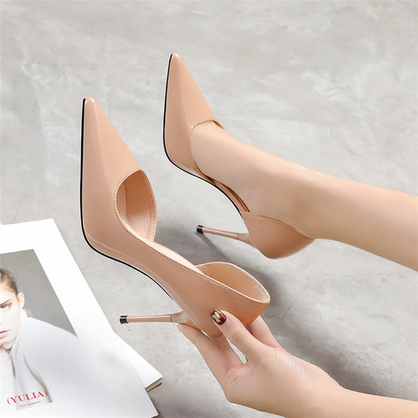 Stílusos női cipő sima modell magassarkúval