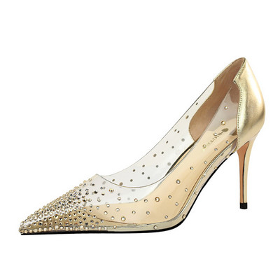 Átlátszó női magassarkú cipő