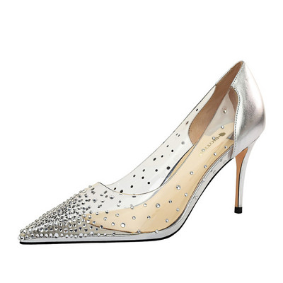 Átlátszó női magassarkú cipő