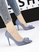 Stílusos női cipő kövekkel és 10 cm-es sarokkal