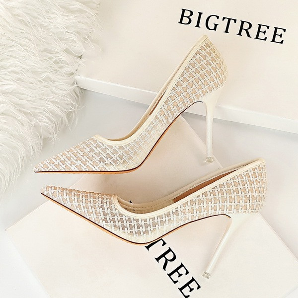 Női modern cipő 9,5 cm sarokkal - hegyes modell