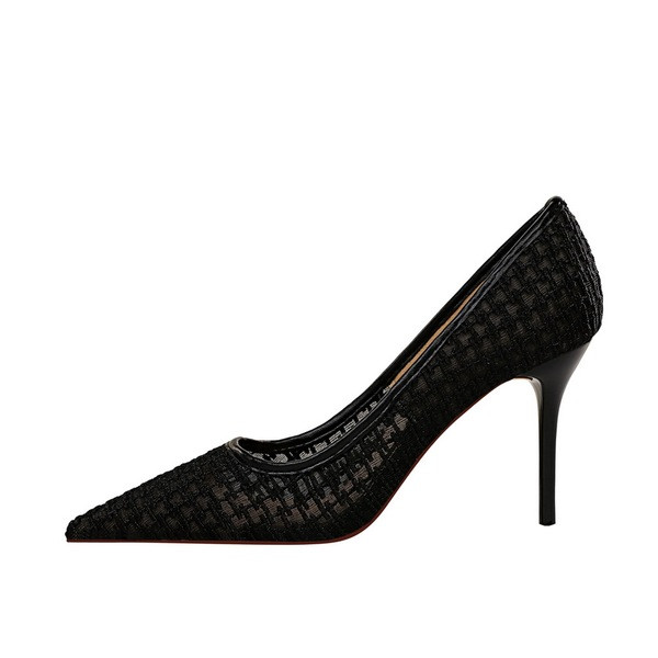 Női modern cipő 9,5 cm sarokkal - hegyes modell