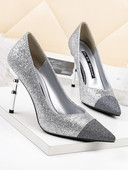 Fényes hatású, magas sarkú női cipő új modellje