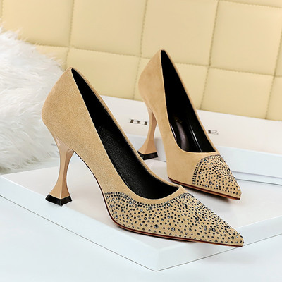 Új modell női hegyes cipő kövekkel