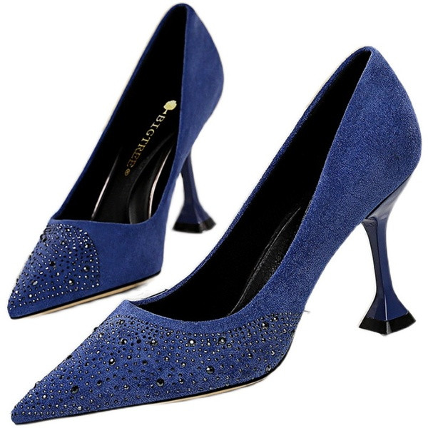 Új modell női hegyes cipő kövekkel