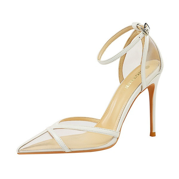 Női átlátszó cipő csattal