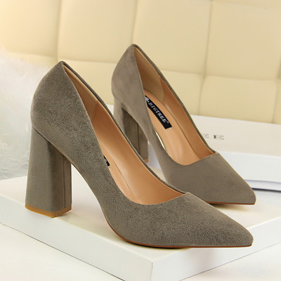 női velúr cipő vastag sarkú sima modellel