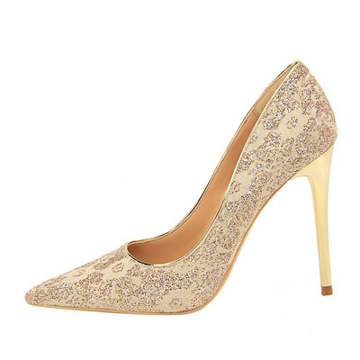 Új modell női cipő hegyes modell magassarkúval