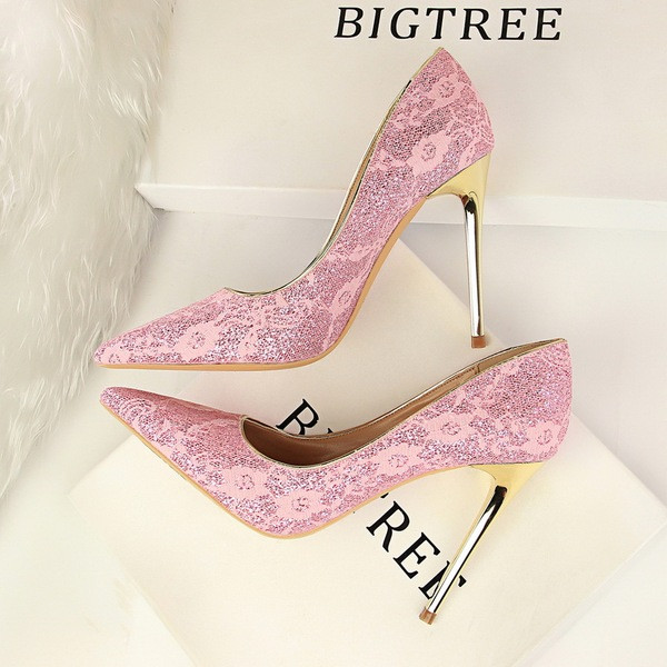 Új modell női cipő hegyes modell magassarkúval