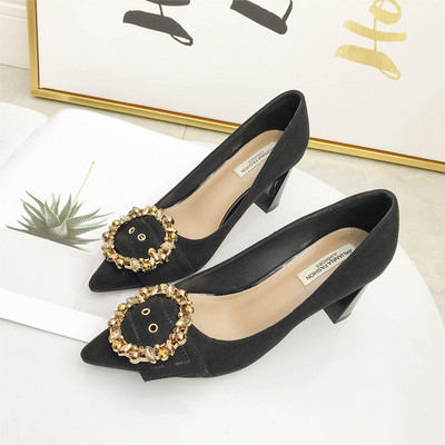 Női alkalmi velúr cipő sarokkal és csattal