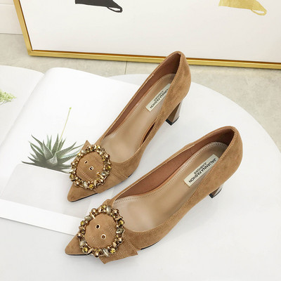 Női alkalmi velúr cipő sarokkal és csattal