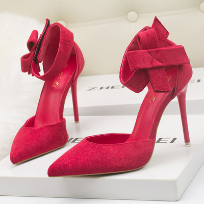 Női velúr cipő pánttal és bokaszalaggal