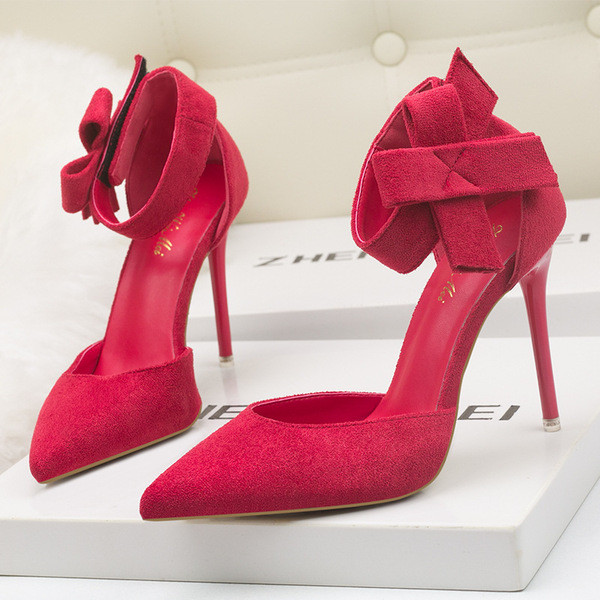 Női velúr cipő pánttal és bokaszalaggal