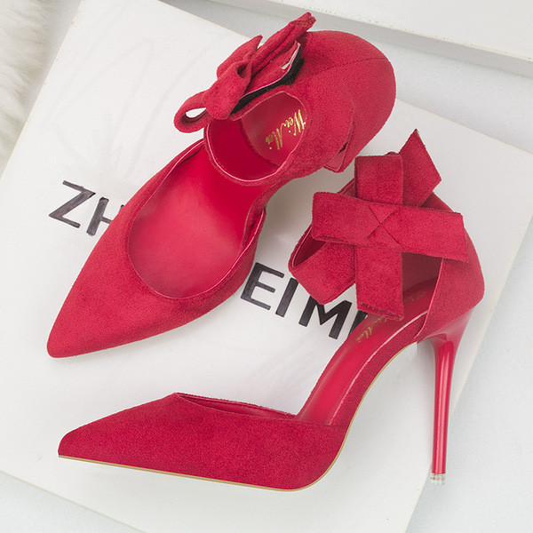 Női velúr cipő pánttal és bokaszalaggal