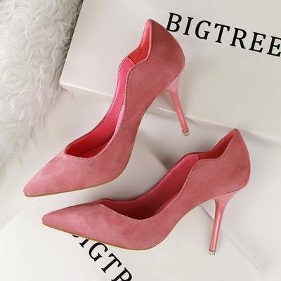 Női velúr cipő aszimmetrikus modell