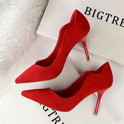 Női velúr cipő aszimmetrikus modell