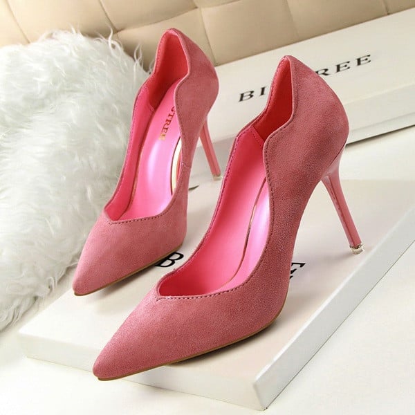 Női velúr cipő aszimmetrikus modell