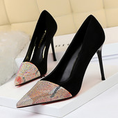 Modern női cipők öko velúrból kövekkel