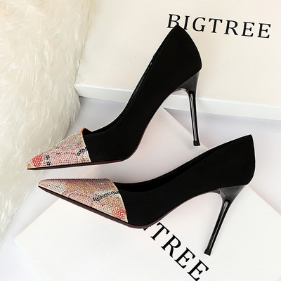 Modern női cipők öko velúrból kövekkel