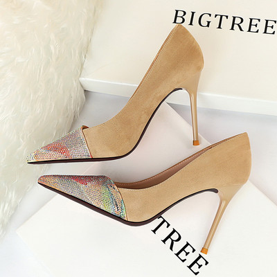 Modern női cipők öko velúrból kövekkel