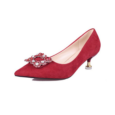 Alkalmi velúr cipő sarokkal és csattal