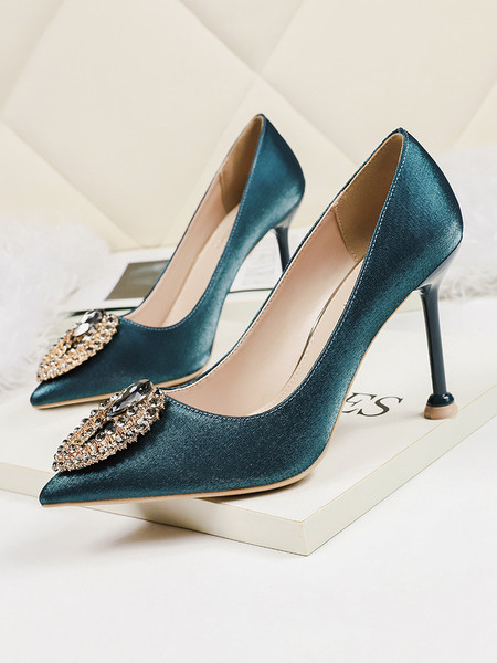 Modern női cipő hegyes modell magassarkúval és kövekkel