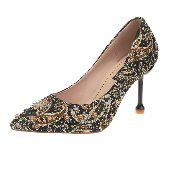 Színes női cipő 6 vagy 8 cm sarokmagassággal