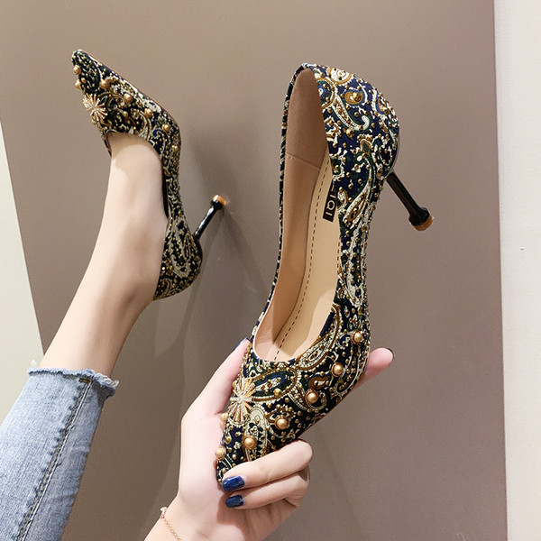 Színes női cipő 6 vagy 8 cm sarokmagassággal