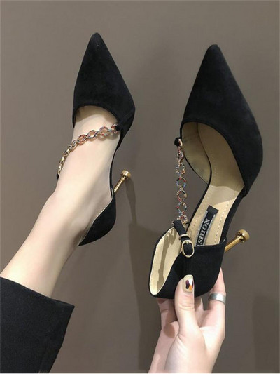 Aktuális női cipő kövekkel és magassarkúval