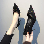 Új modell női cipő fém elemekkel