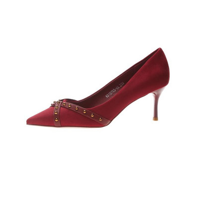 Új modell női cipő fém elemekkel