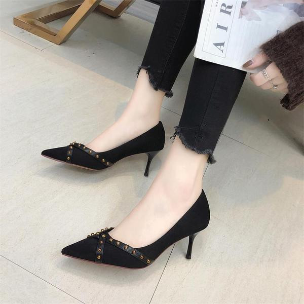 Új modell női cipő fém elemekkel