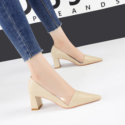 Eko bőrből készült modern női cipők új modellje, vastag sarkú