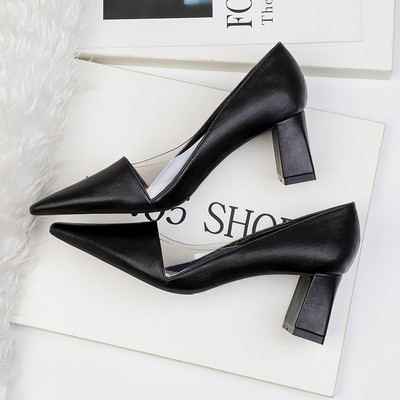 Eko bőrből készült modern női cipők új modellje, vastag sarkú