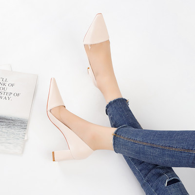 Eko bőrből készült modern női cipők új modellje, vastag sarkú