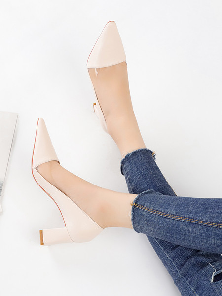 Eko bőrből készült modern női cipők új modellje, vastag sarkú