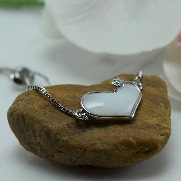 Нежна гривна от бижутерска сплав с мотив ' Сърце '